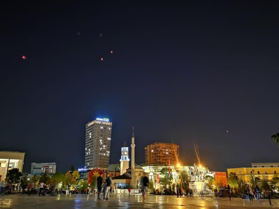 Angie'S Perfect Location Flat - Walk To Sights Tirana Exteriör bild